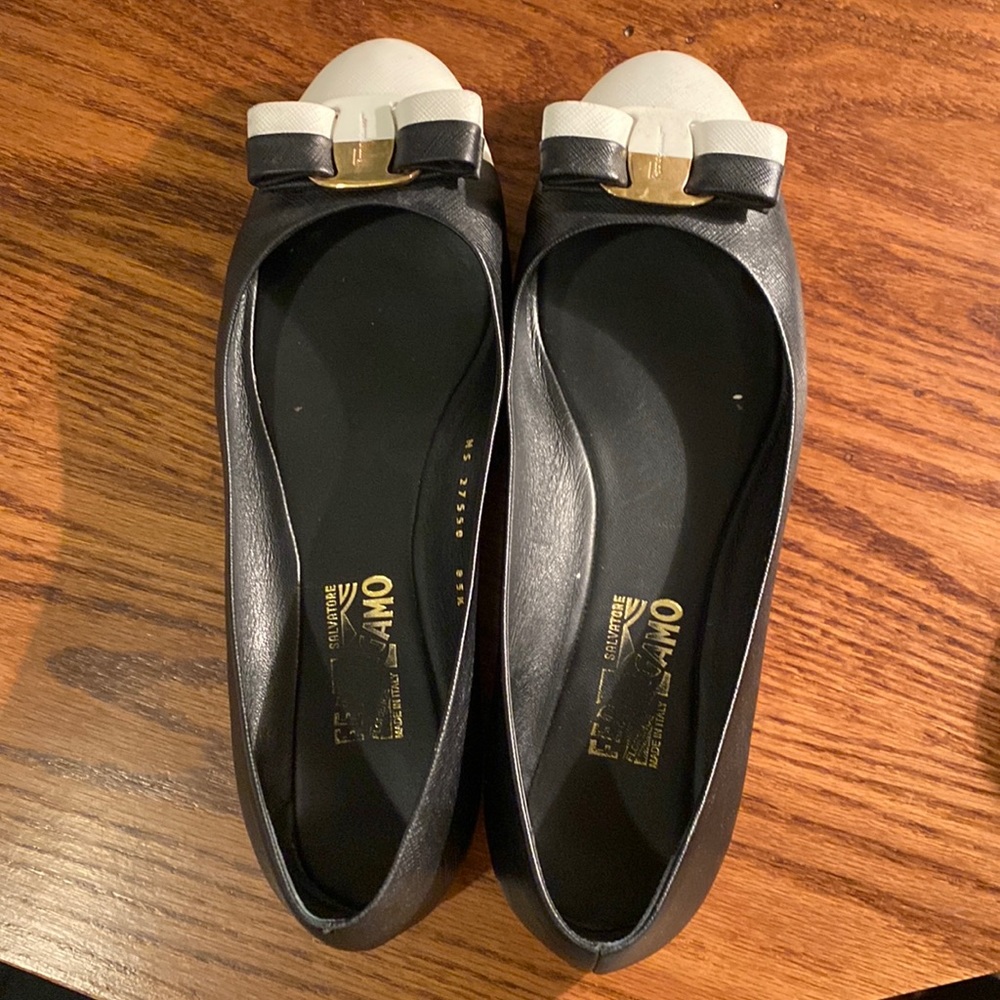 Size 8.5 black and white Ferragamo bow flats